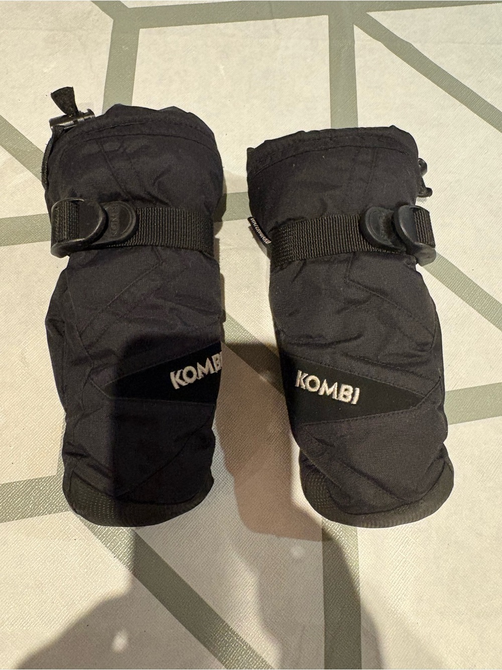 Kombi Kids Black Winter Mittens